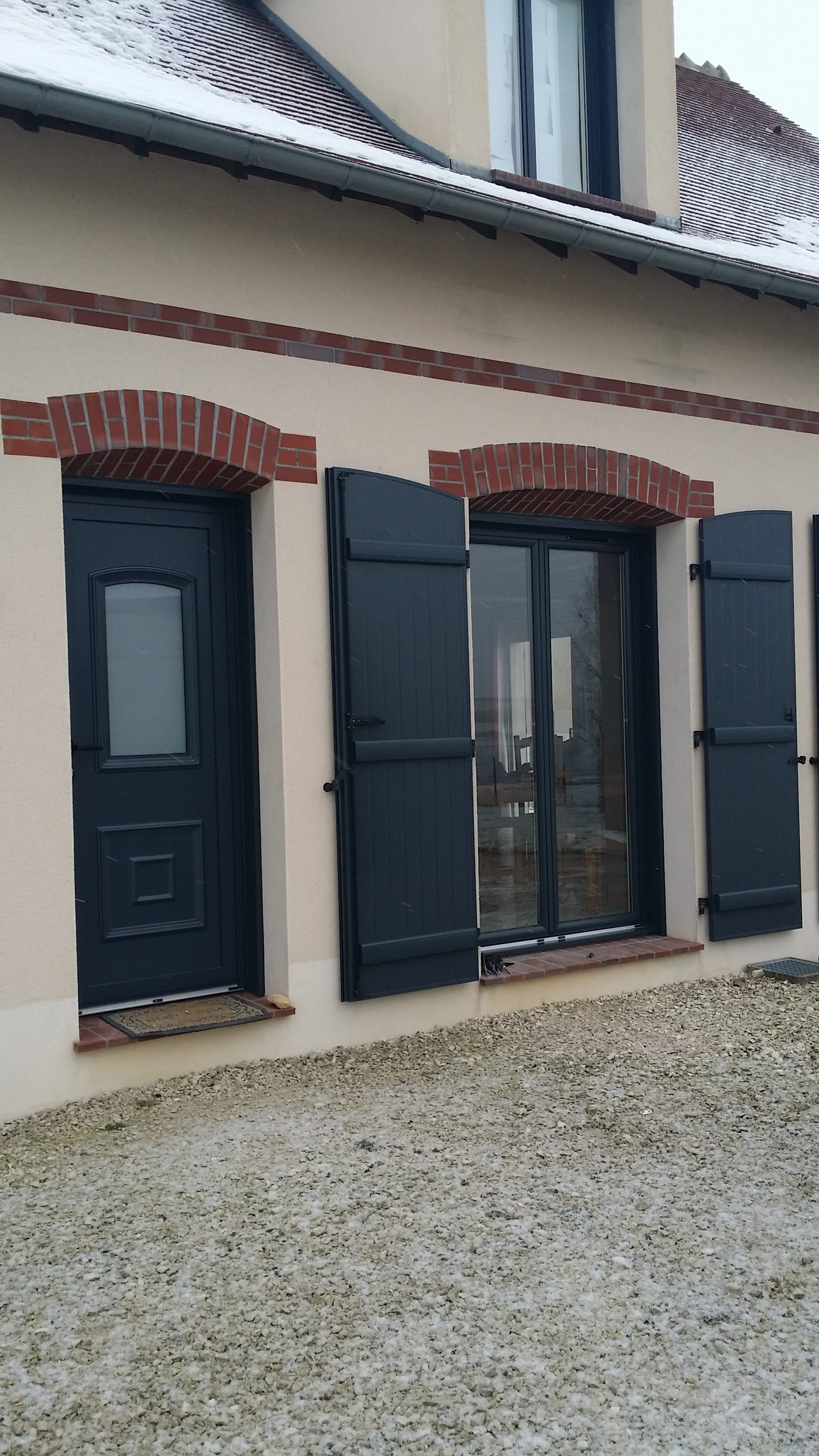 Menuiseries aluminium gris anthracite 7016